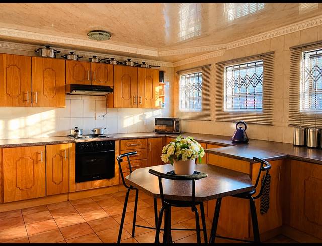 3 BEDROOM FREESTANDING FOR SALE IN VANDERBIJLPARK CE 2